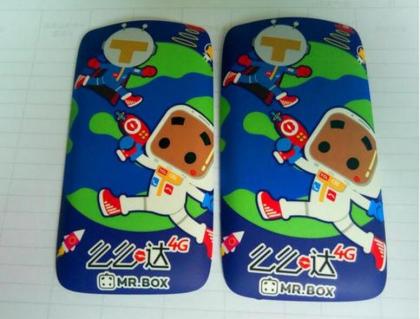 點(diǎn)擊查看原圖 電池蓋水貼噴油加工.jpg